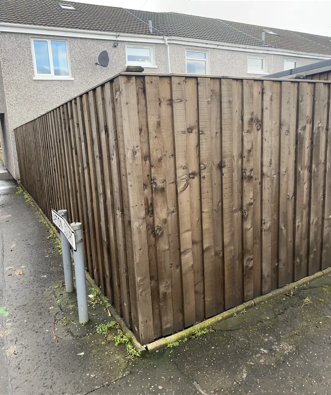 New close-boarded timber garden fencing